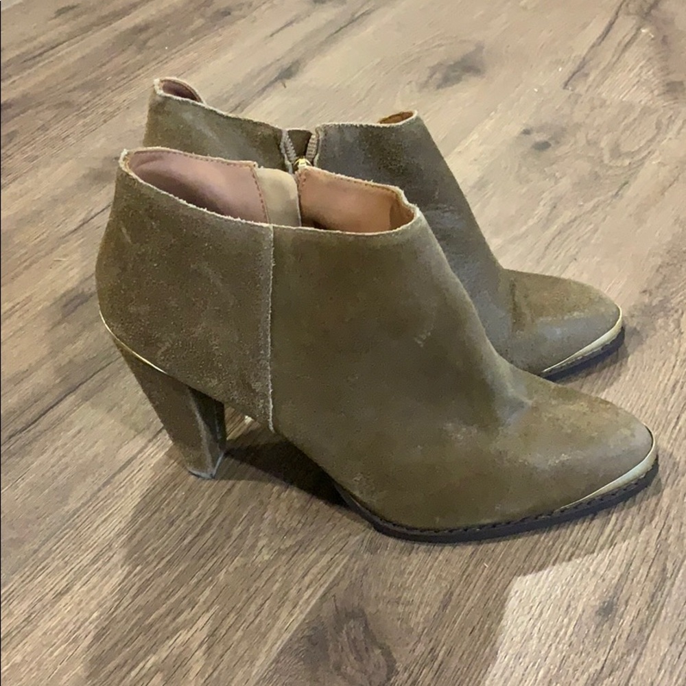 Women’s Ankle Booties w Gold detail